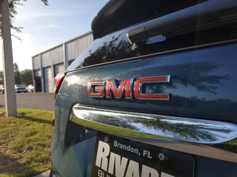 Used 2024 GMC Terrain SLE w/ Driver Convenience Package FWD image 6