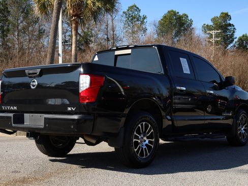 Used 2021 Nissan Titan SV w/ SV Convenience Package image 5