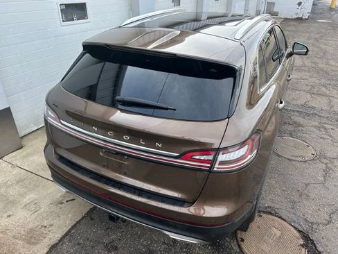 Used 2022 Lincoln Nautilus Reserve w/ Equipment Group 202A image 5