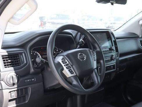 Used 2021 Nissan Titan S w/ HD Front GAWR Package AWD/4WD image 18