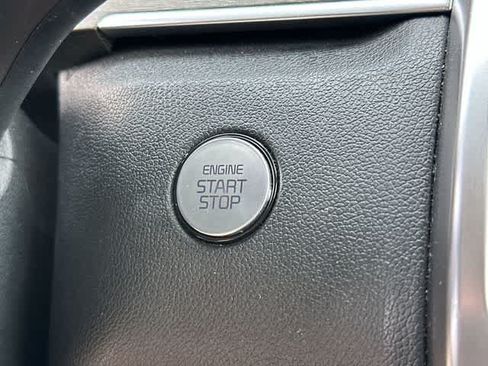 Used 2023 Kia Sorento S w/ Panoramic Sunroof Package AWD/4WD image 11