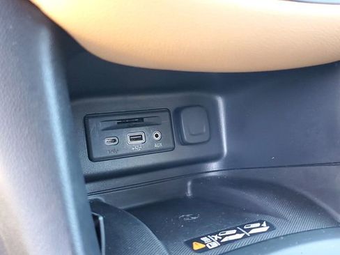 Used 2020 Chevrolet Equinox Premier image 28