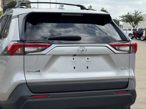 Used 2024 Toyota RAV4 XLE w/ Convenience Package FWD image 8