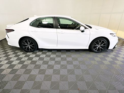 Used 2023 Toyota Camry SE FWD image 2