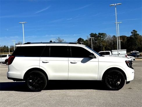 Used 2025 Ford Expedition Platinum w/ Driver's Package image 9