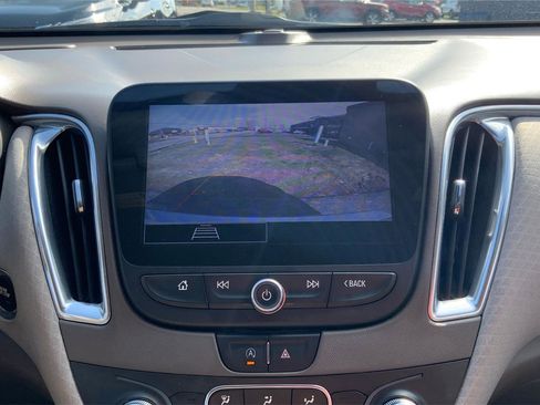 Used 2021 Chevrolet Malibu LT image 33