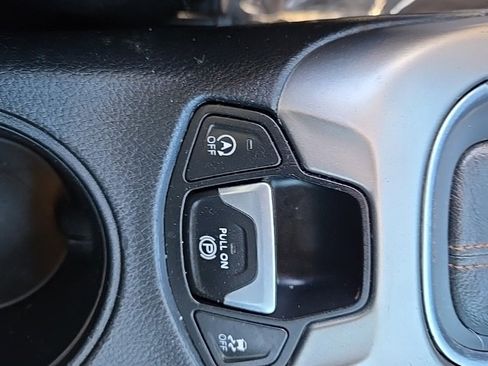 Used 2018 Jeep Compass Latitude image 31