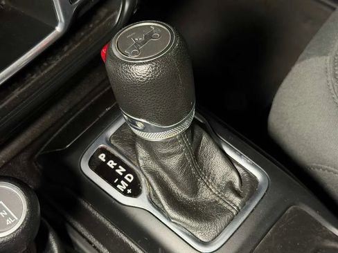 Used 2018 Jeep Wrangler Sport AWD/4WD image 27