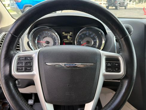 Used 2015 Chrysler Town & Country Touring-L w/ Driver Convenience Group FWD image 21