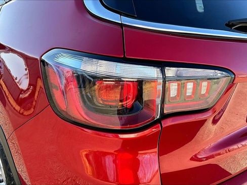 Used 2018 Jeep Compass Latitude w/ Popular Equipment Group image 40