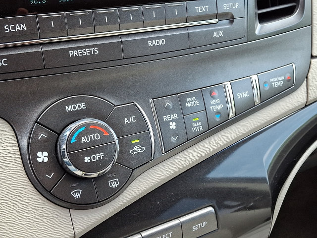 Used 2013 Toyota Sienna LE w/ Towing Pkg FWD image 18