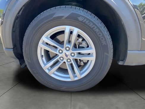 Used 2024 Ford Explorer XLT w/ Equipment Group 202A AWD/4WD image 2