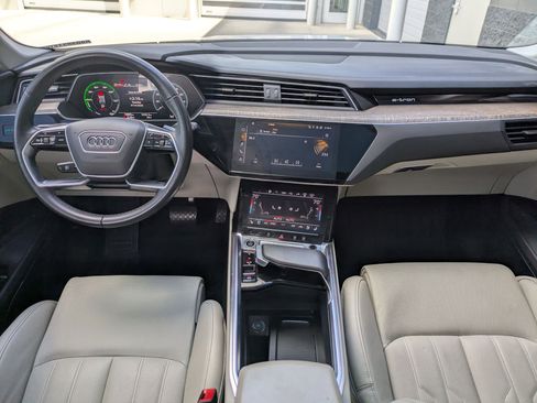 Used 2024 Audi Q8 e-tron Prestige w/ Prestige Package image 23