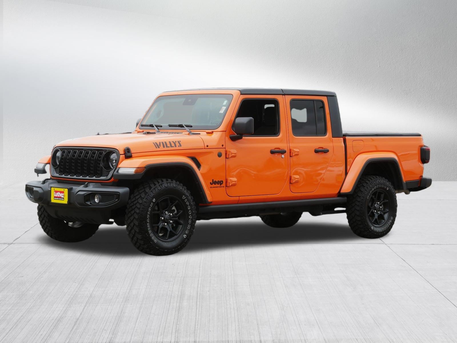 Used 2025 Jeep Gladiator Sport AWD/4WD image 3
