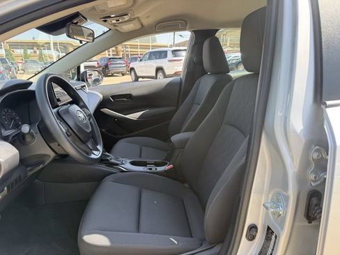 Used 2025 Toyota Corolla LE FWD image 25
