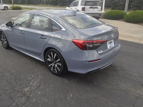 Used 2024 Honda Civic EX image 5