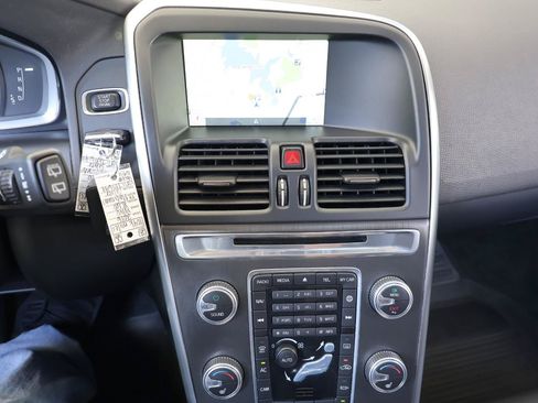 Used 2016 Volvo XC60 T5 Platinum FWD image 45