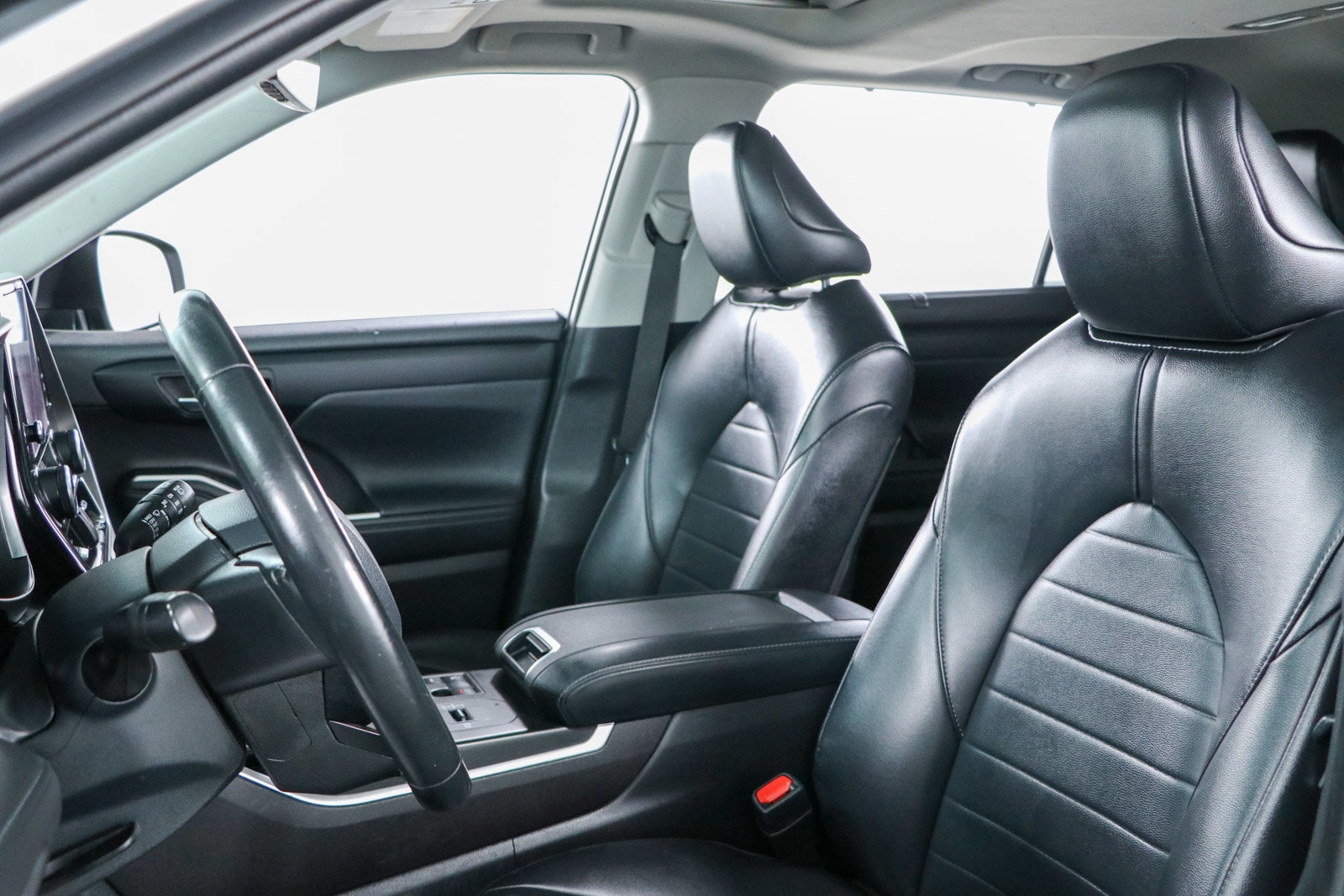 Used 2023 Toyota Highlander XLE FWD image 24