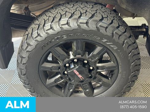 Used 2025 GMC Sierra 2500 AT4 w/ Technology Package image 21