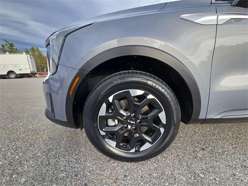 Used 2024 Kia Sorento S image 34