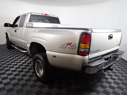 Used 2005 GMC Sierra 3500 SLE w/ Heavy-Duty Power Package AWD/4WD image 12