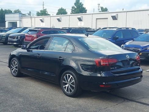 Used 2017 Volkswagen Jetta SE FWD image 5