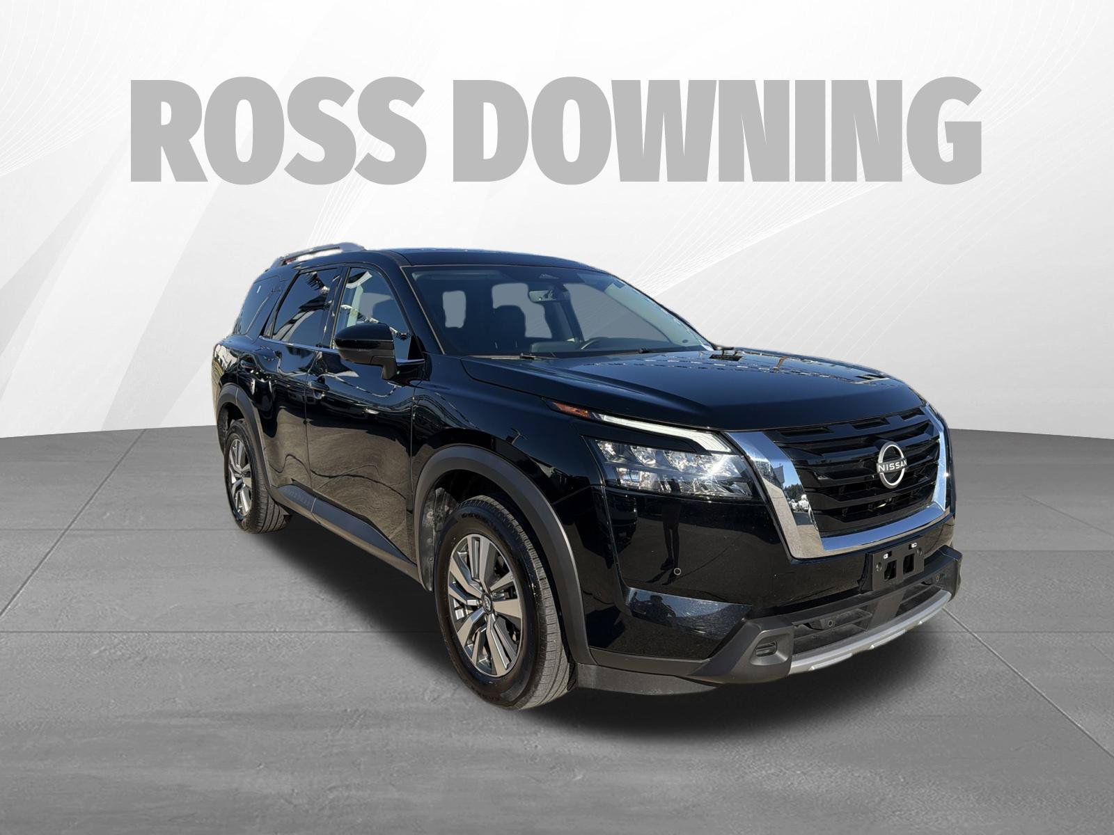 Used 2025 Nissan Pathfinder SL FWD image 3