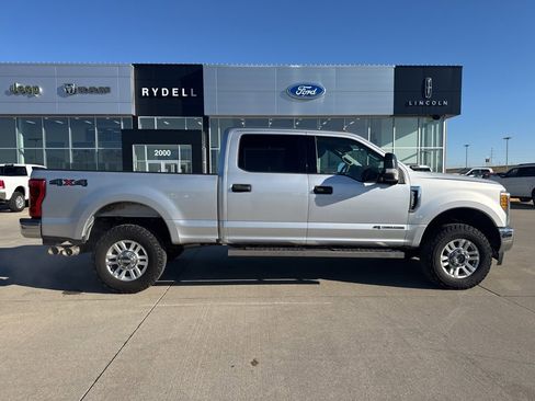 Used 2017 Ford F350 XLT image 2