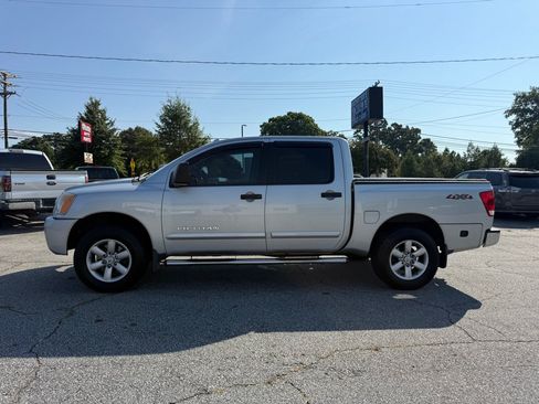 Used 2012 Nissan Titan SV w/ SV Premium Utility Pkg AWD/4WD image 4