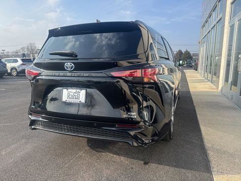 Certified 2021 Toyota Sienna XSE image 4