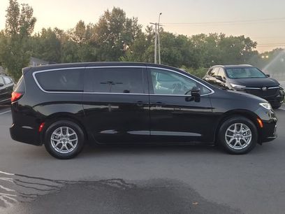 Used 2024 Chrysler Pacifica Touring-L