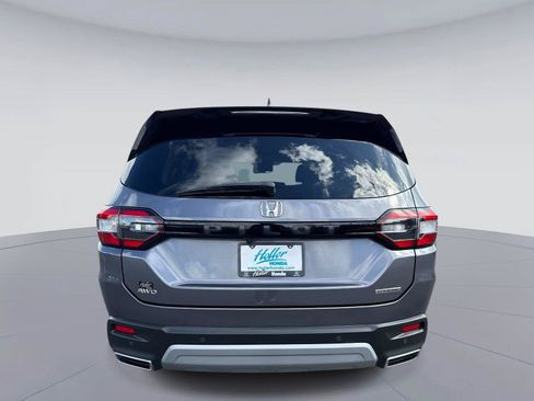 Certified 2025 Honda Pilot Touring image 5