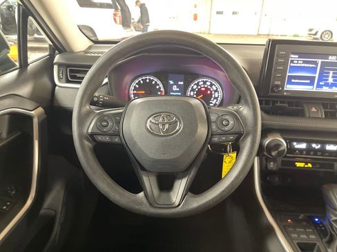 Used 2021 Toyota RAV4 LE image 13