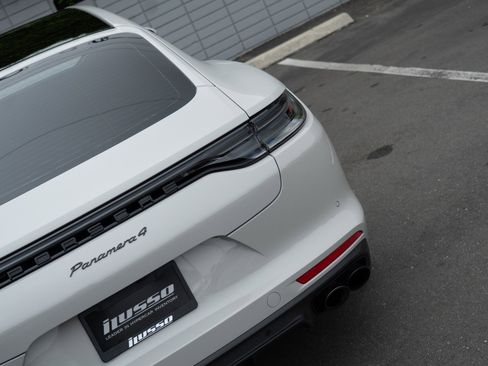 Used 2023 Porsche Panamera 4 Platinum Edition w/ Assistance Package image 27