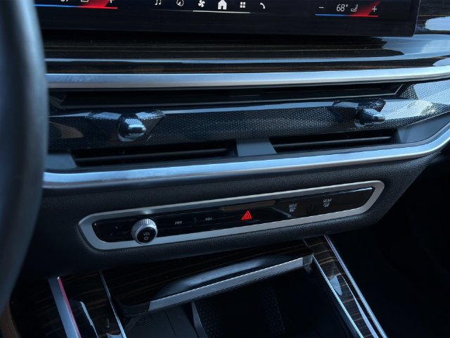 Used 2025 BMW X7 xDrive40i w/ M Sport Package AWD/4WD image 27