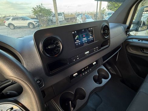 Used 2019 Mercedes-Benz Sprinter 170 image 23