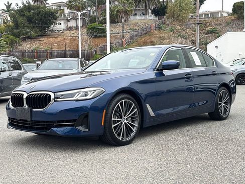 Used 2023 BMW 540i w/ Premium Package RWD image 3