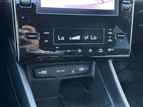 Used 2022 Hyundai Santa Cruz SEL Premium image 18