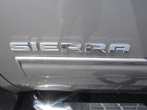 Used 2013 GMC Sierra 1500 SLT w/ SLT Convenience Package AWD/4WD image 30