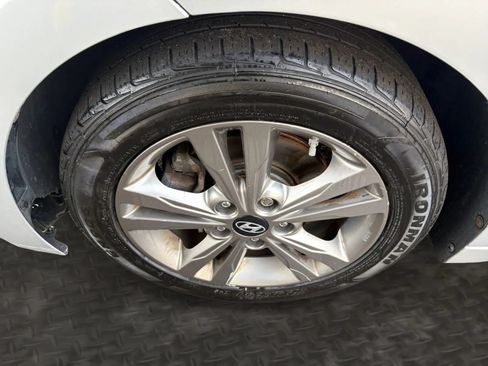Used 2018 Hyundai Elantra Value Edition FWD image 37