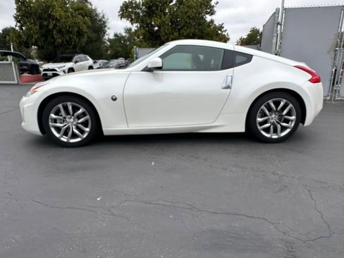 Used 2013 Nissan 370Z Touring RWD image 2