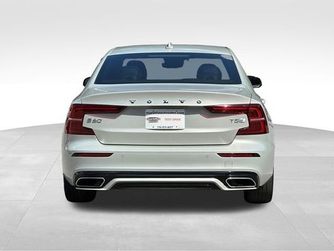 Used 2020 Volvo S60 T5 R-Design image 4