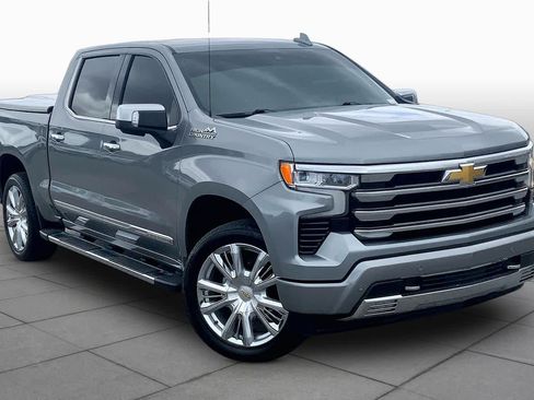 Used 2024 Chevrolet Silverado 1500 High Country AWD/4WD image 3
