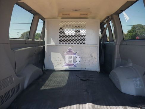 Used 2017 Chevrolet Express 2500 image 9