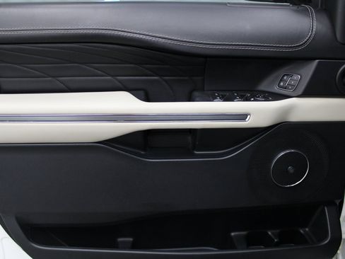Used 2021 Ford Expedition Max Platinum image 15