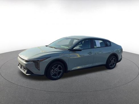 Used 2025 Kia K4 LXS image 8