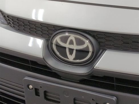 Used 2024 Toyota Corolla LE image 11