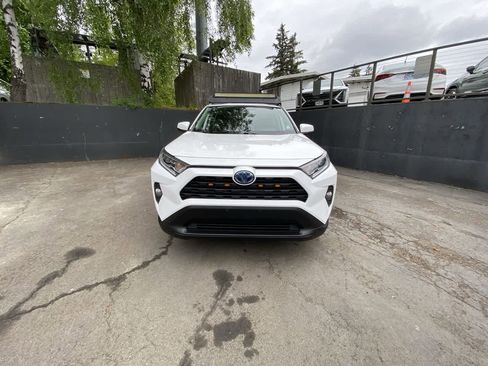Used 2021 Toyota RAV4 XLE w/ XLE Grade Weather Package AWD/4WD image 9