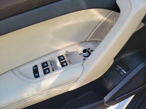 Used 2023 Audi Q5 e Premium Plus w/ Premium Plus Package image 19
