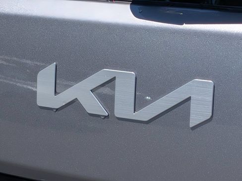 Used 2025 Kia Soul LX w/ LX Technology Package FWD image 25